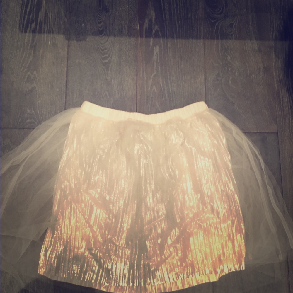 Pretty white holo skirt with mesh